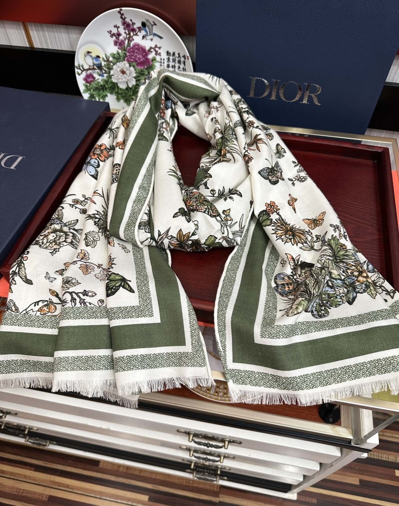 CHRISTIAN DIOR